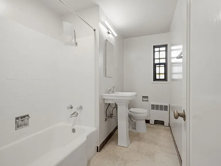 The Highland Arms Apartments — Photo 31
