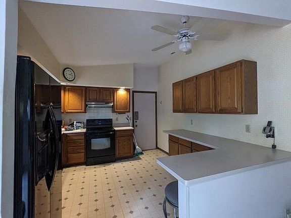 4th image of 684 Dover Ct