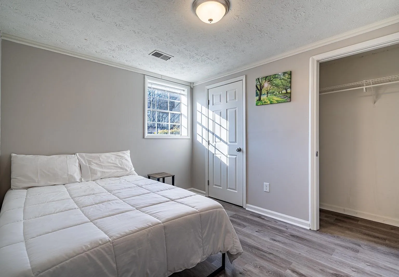 4 bed, 4.0 bath, 400 sqft, $702 — Photo 2