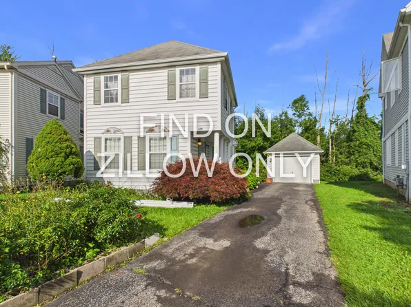 123 Schilling Ln, Rochester, NY 14618