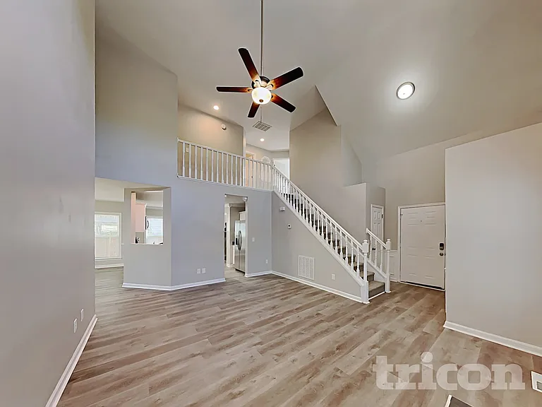 905 Amersham Ln — Photo 3