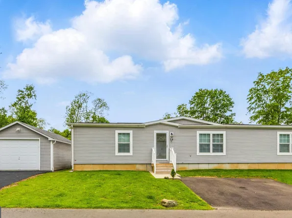 20 Golfview Dr, Quakertown, PA 18951