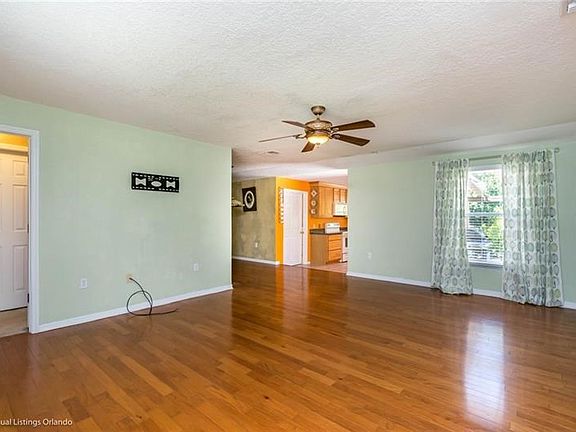LIVING ROOM WITH WOOD FLOORS