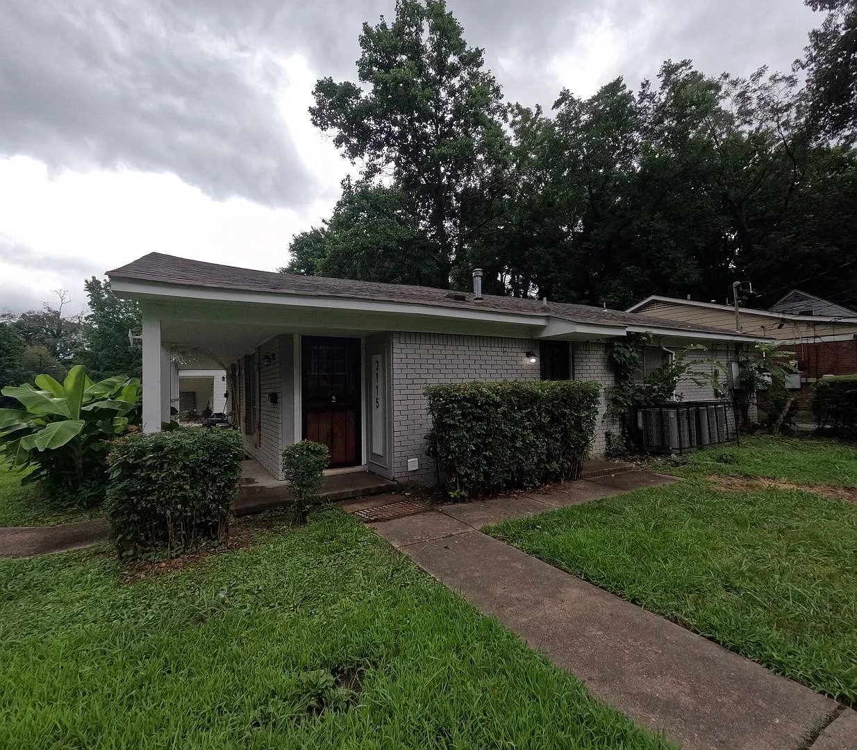 Fully Renovated 2BR Duplex Near University of Memphis | Pet Friendly — Photo 2