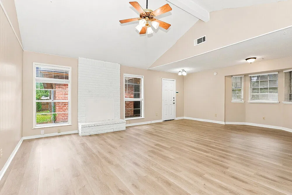 3 bed, 2.0 bath, 1317 sqft, $1,610 — Photo 3