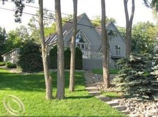 11820 Big Lake Rd, Davisburg, MI 48350