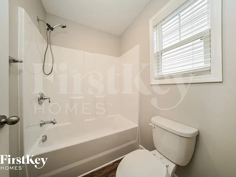 8 E Newnan Rd #A — Photo 12