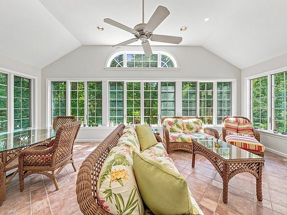 3rd image of 25 Laxfield Rd