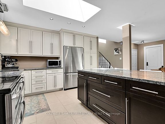 4th image of 580 Duff Cres