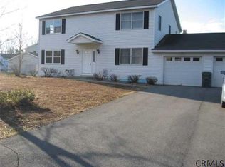 8A Woodridge Cir, Clifton Park, NY 12065