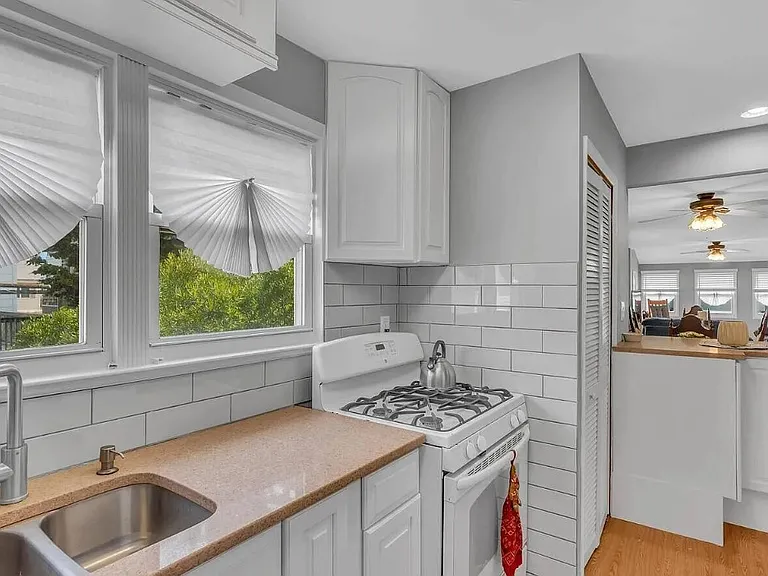 58 Farragut Ave #A — Photo 22