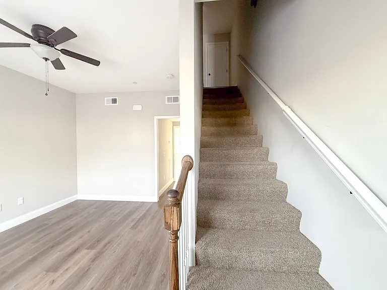 109 Westfield Ct — Photo 2