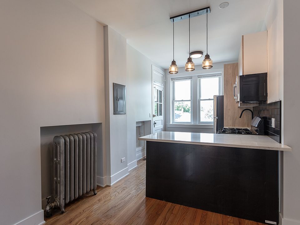 1st image of 4015 N Lowell Ave APT 3E