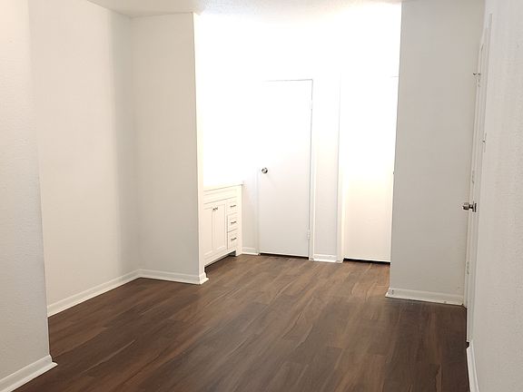 5th image of 1-768 Memorial Mews St #1