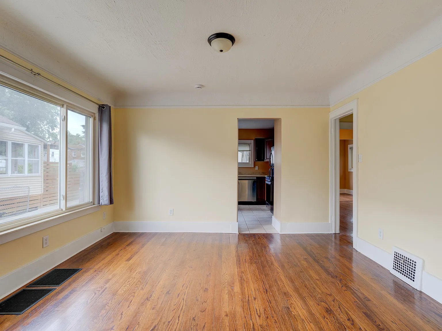 2 bed, 928 sqft, $1,800 — Photo 4