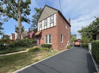 37 Dubonnet Rd, Valley Stream, NY 11581