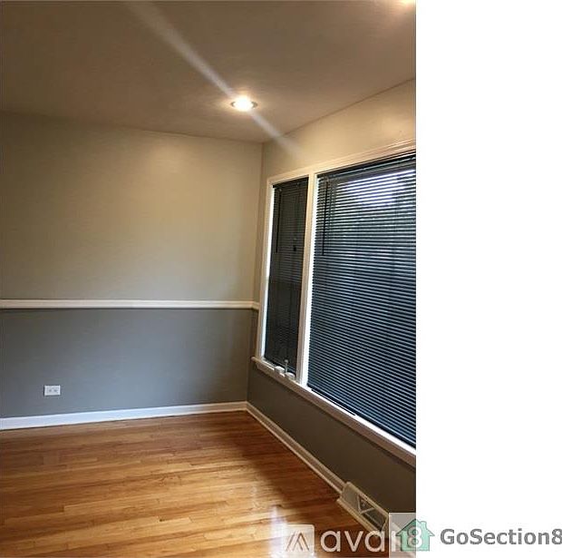 2nd image of 9339 S Crandon Ave