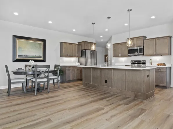 324 Standing Stone DRIVE #3-5, Waukesha, WI 53189