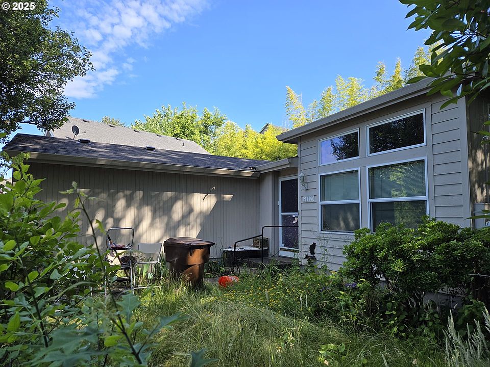 2nd image of 21720 NE Palisade Pl