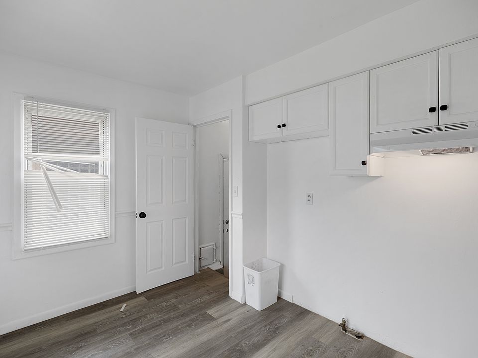 20720 Moross Rd, photo 7