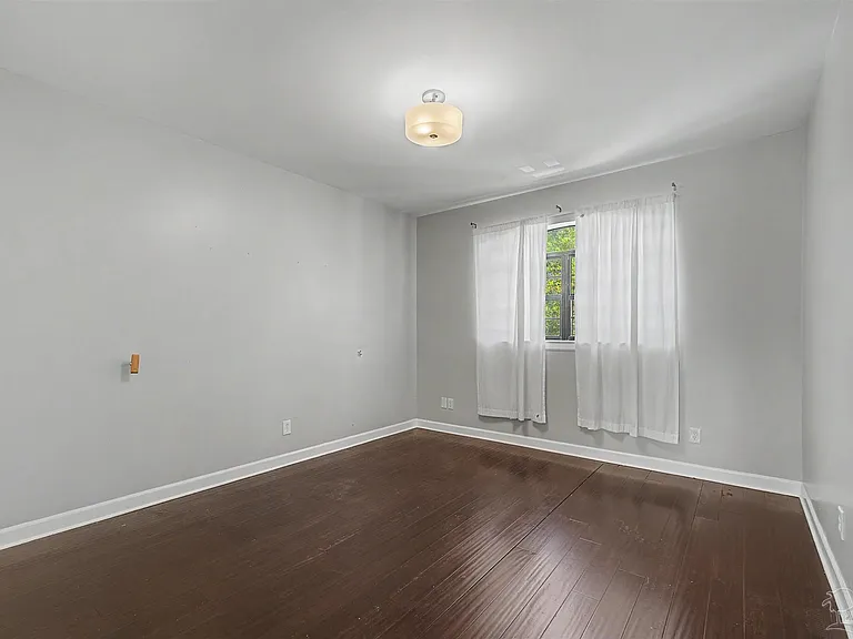 42 Baybridge Dr — Photo 12