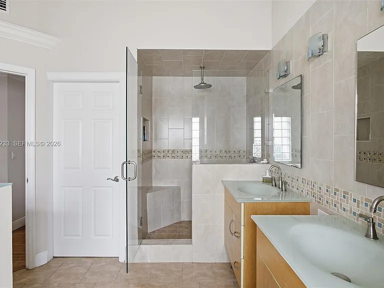 411 Bermuda Springs Dr — Photo 22
