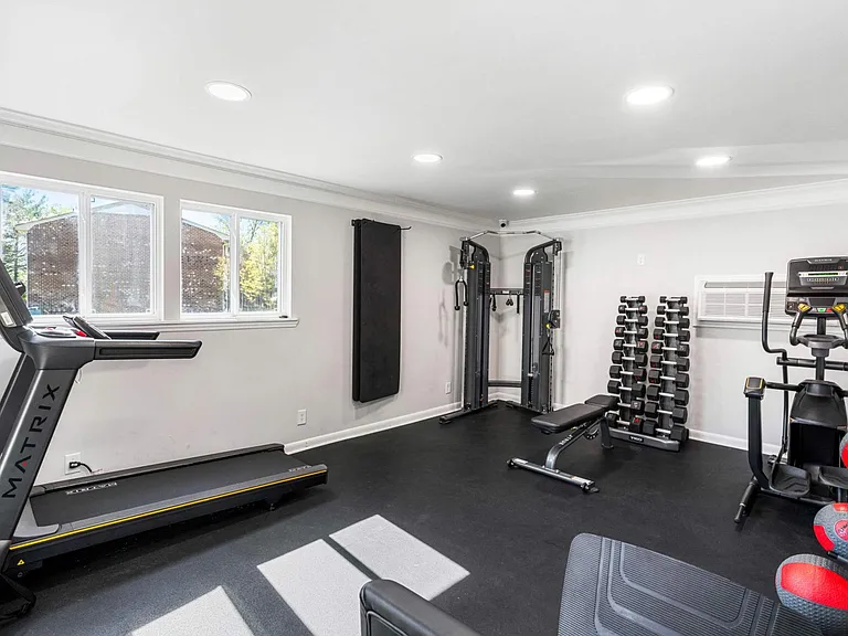 Knollwood Townhouse Apartments — Photo 29
