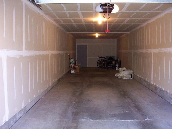 Oversized 2 car garage
