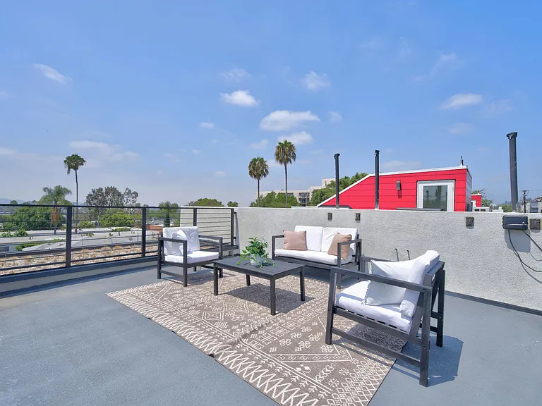 1204 S Orange Grove Ave — Photo 22