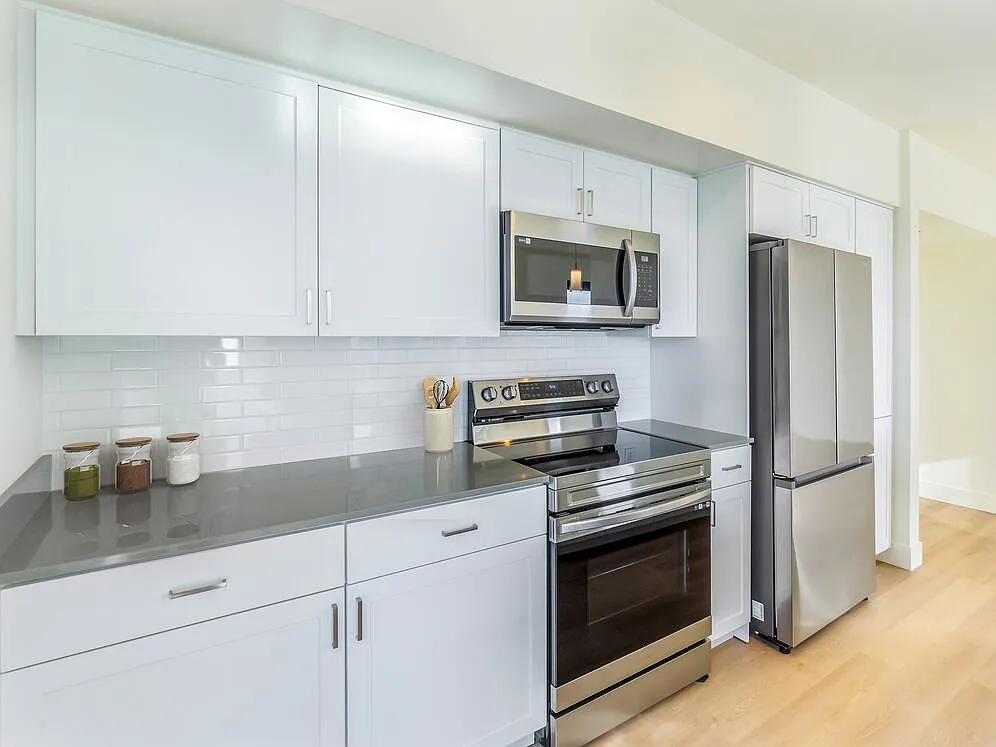 Avalon Towers Bellevue — Photo 2