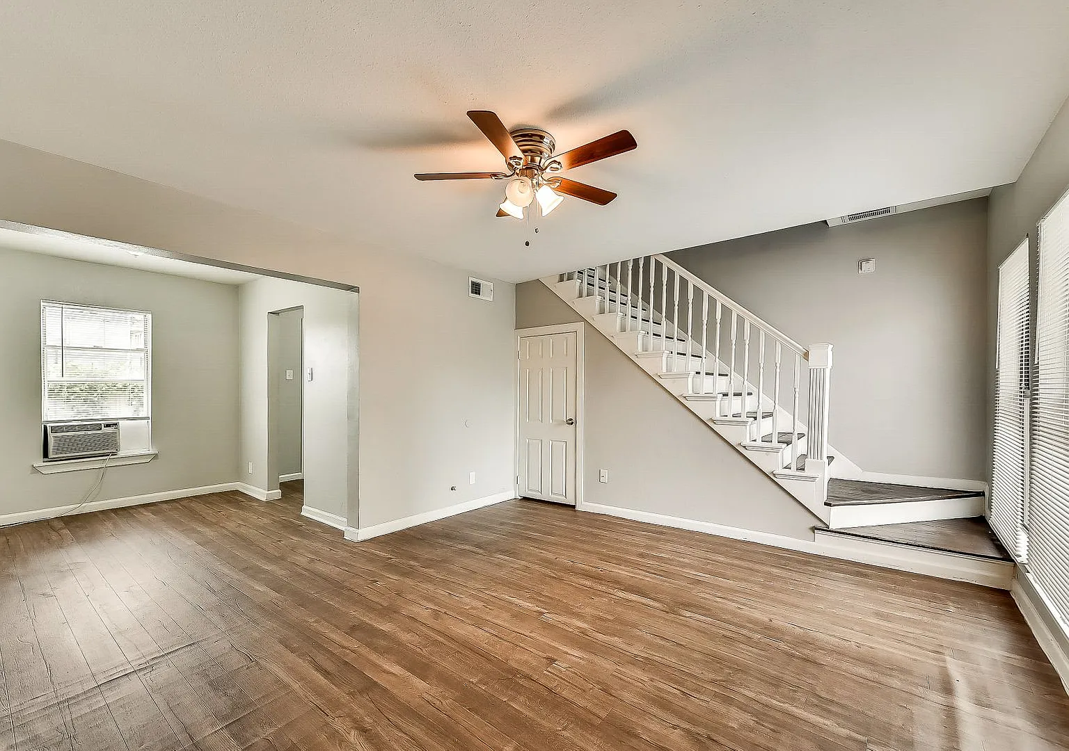 4515 E Side — Photo 2