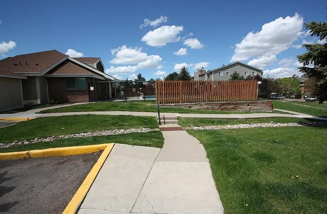 2 bed, 932 sqft, $1,500 — Photo 2