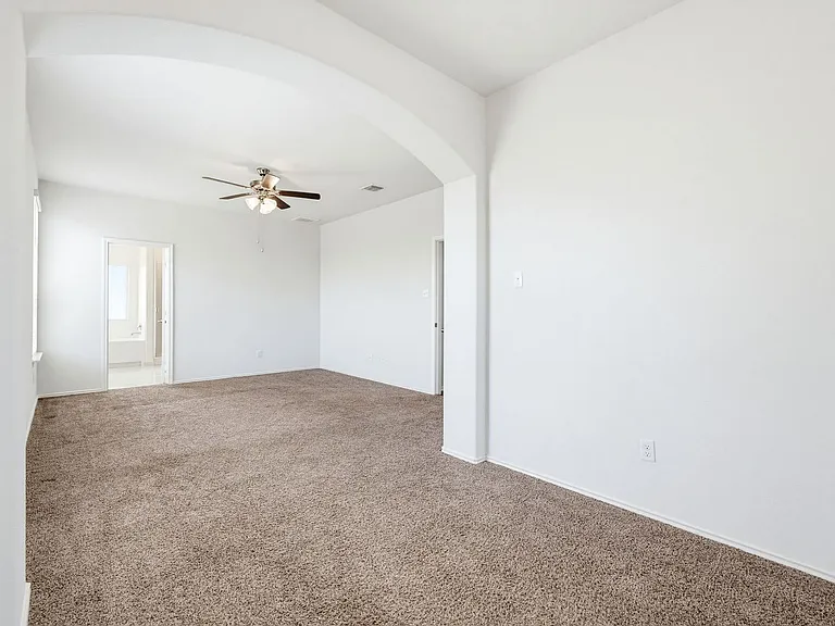904 Garden Green Dr — Photo 7