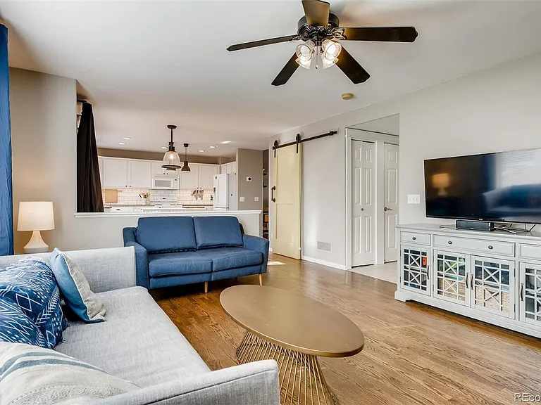 1118 Riddlewood Ln — Photo 17