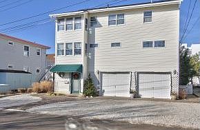 2nd image of 2413 Schneider Ln