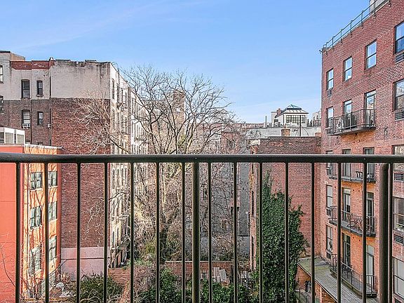 2nd image of 201 E 12th St APT 520