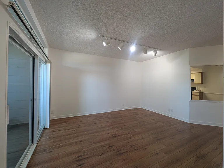 1573 Thornbriar Dr — Photo 2