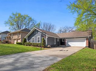 305 SW Richwood Ln, Blue Springs, MO 64014