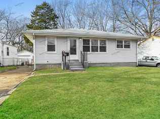 335 De Smet Dr, Florissant, MO