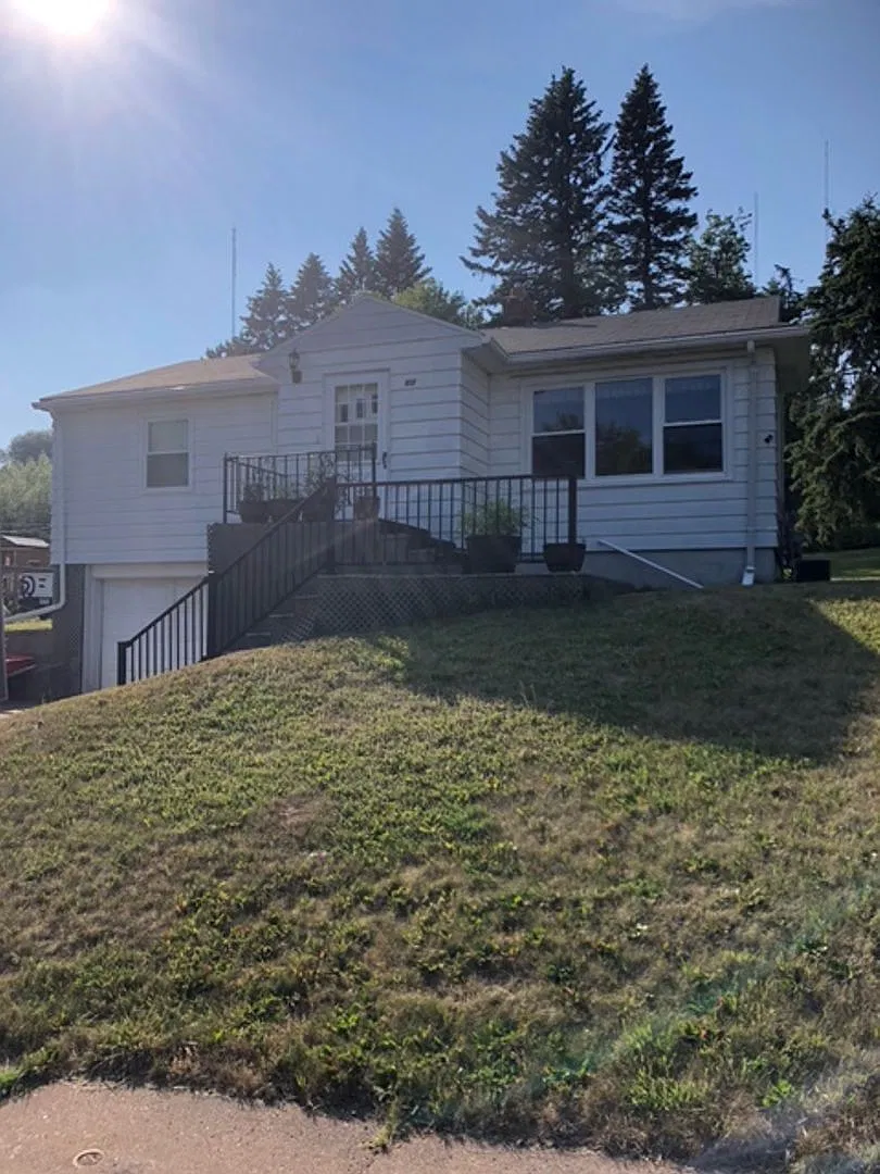 Available October -3 Bedroom Home — Photo 1