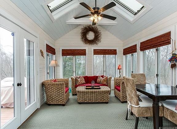 Heated porch, perfect for b...