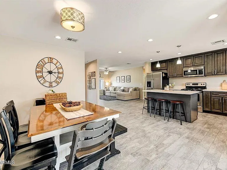 2217 N Sunset Dr — Photo 4