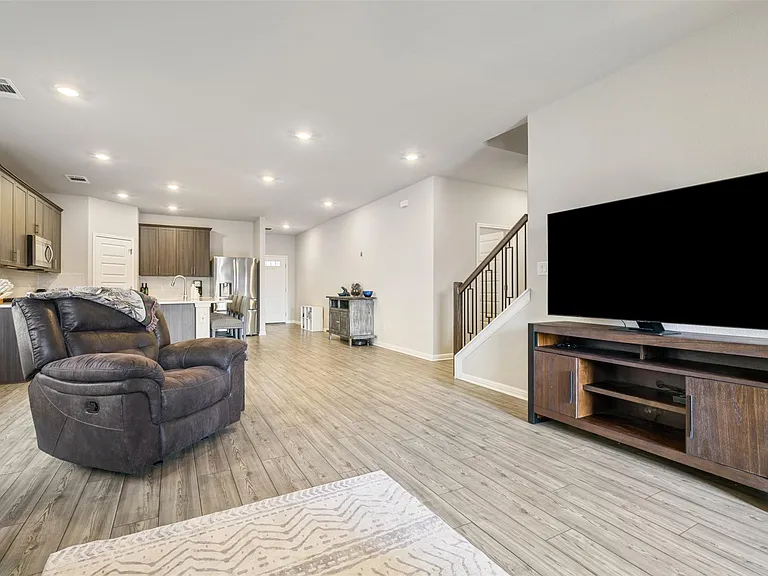 10310 Mager Ln — Photo 13
