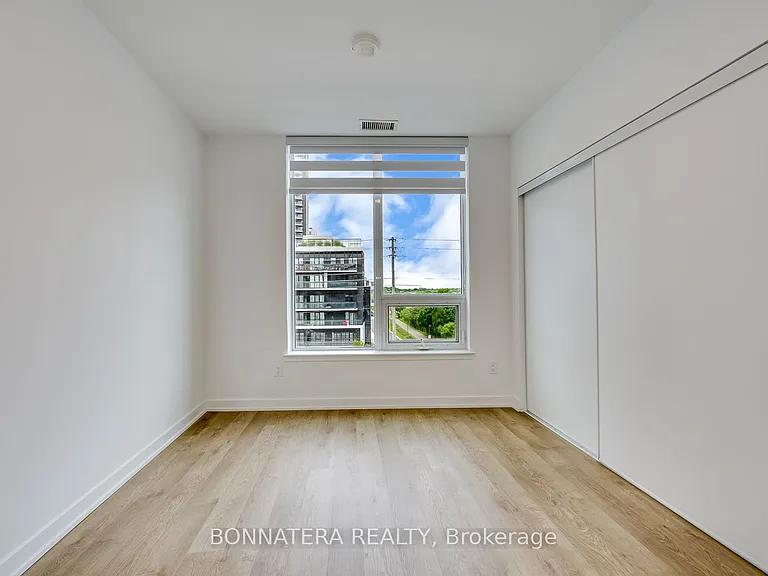 5105 Hurontario St #408 — Photo 26