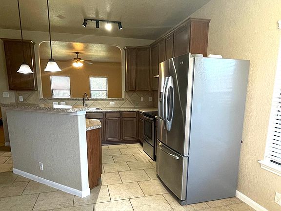 5th image of 5977 Midcrown Dr
