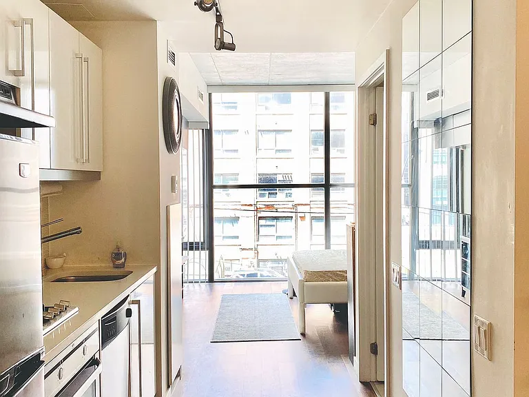 25 Oxley St #303 — Photo 7