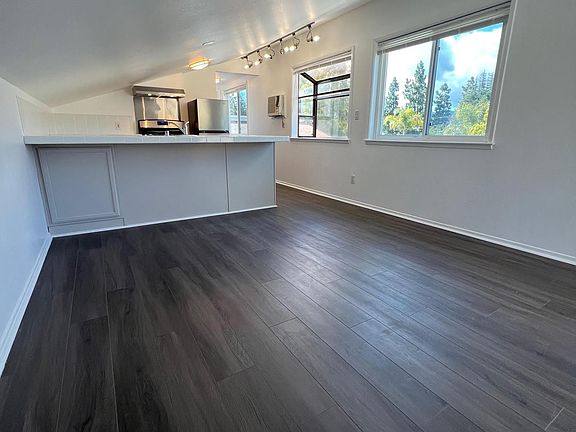 3rd image of 1415 E Hillcrest Dr #1