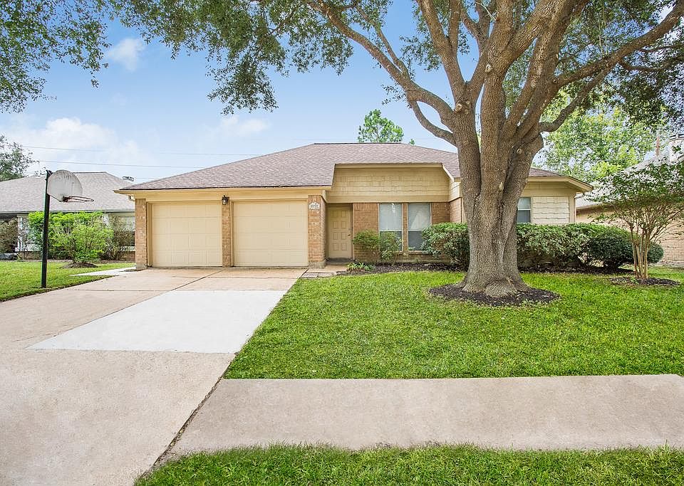 1st image of 15702 Fox Springs Dr