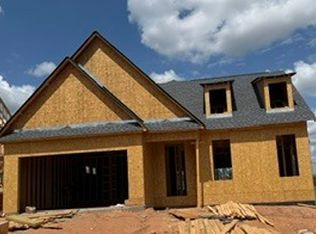 102 Live Oak Ln, Carrollton, GA 30117