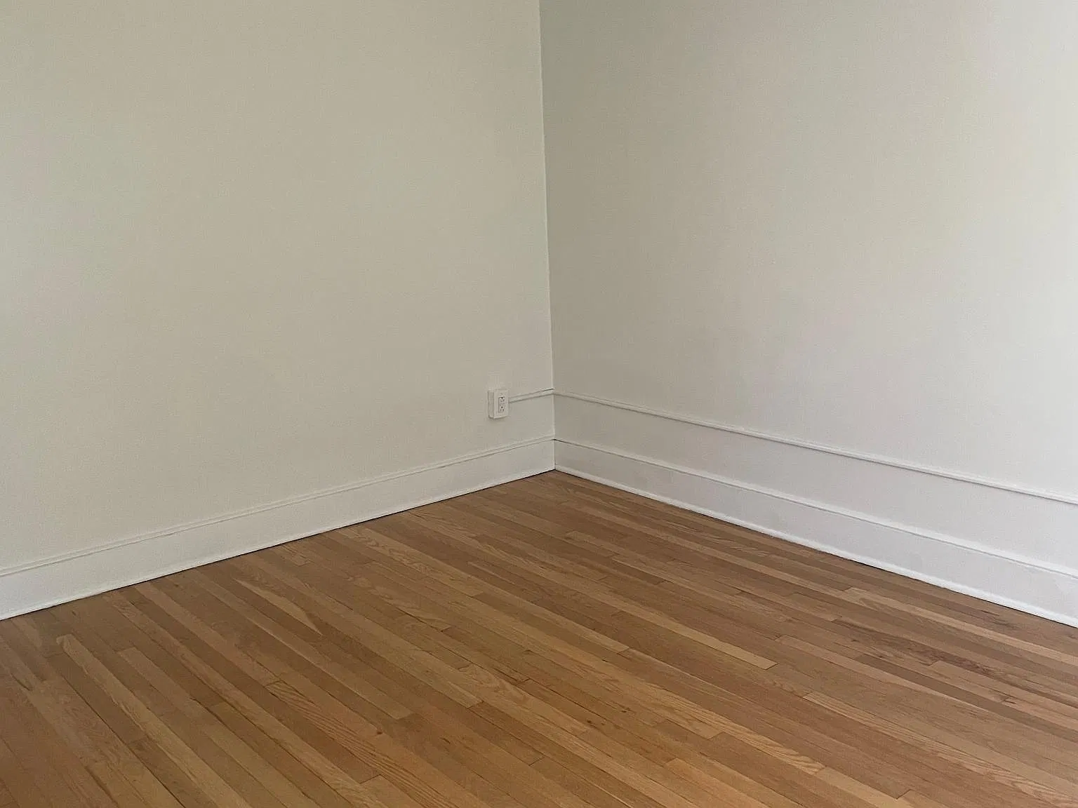 2 bed, 875 sqft, $1,600 — Photo 3